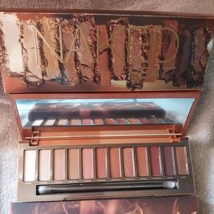 URBAN NAKED make-up pallet
